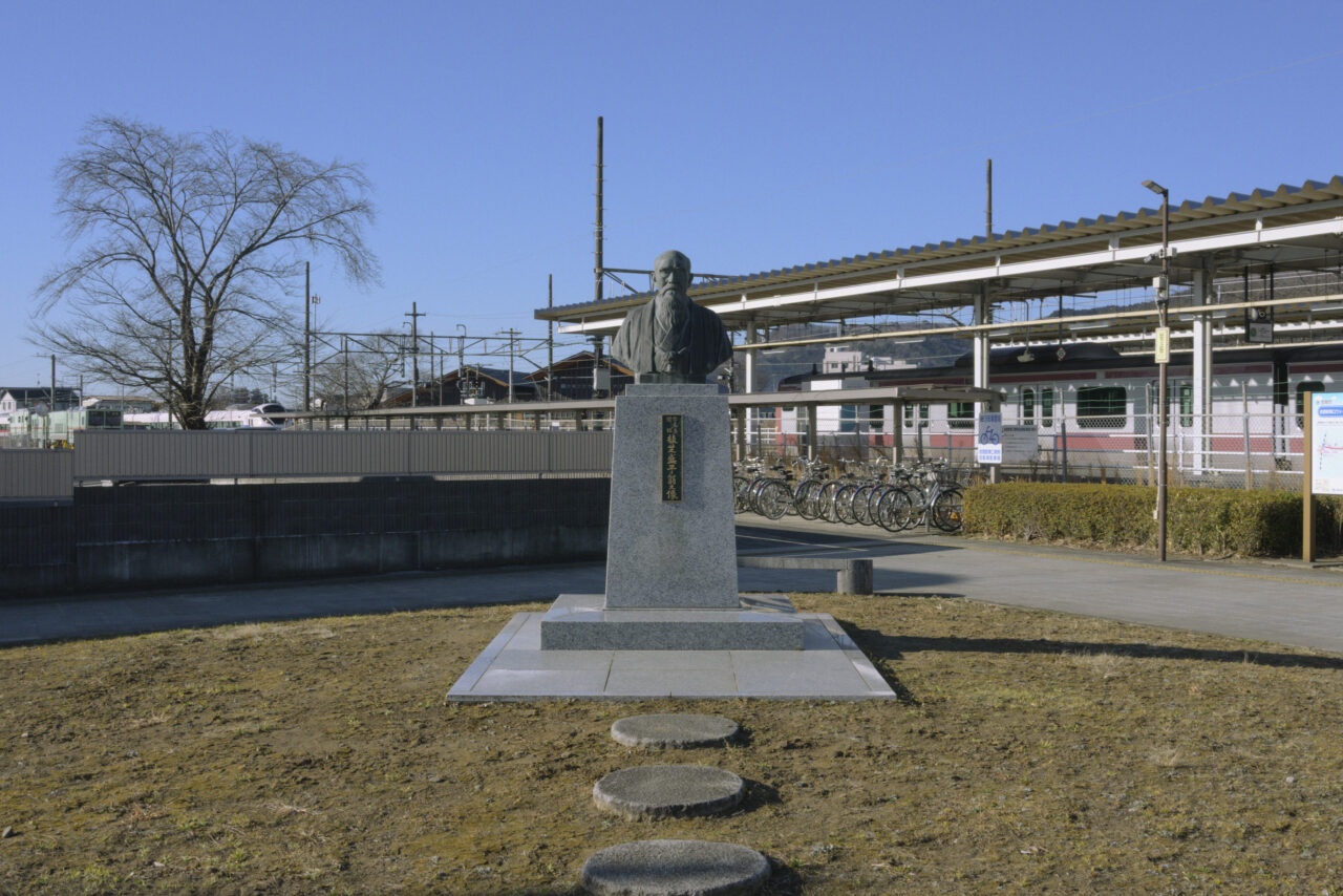 岩間駅前の植芝盛平の胸像