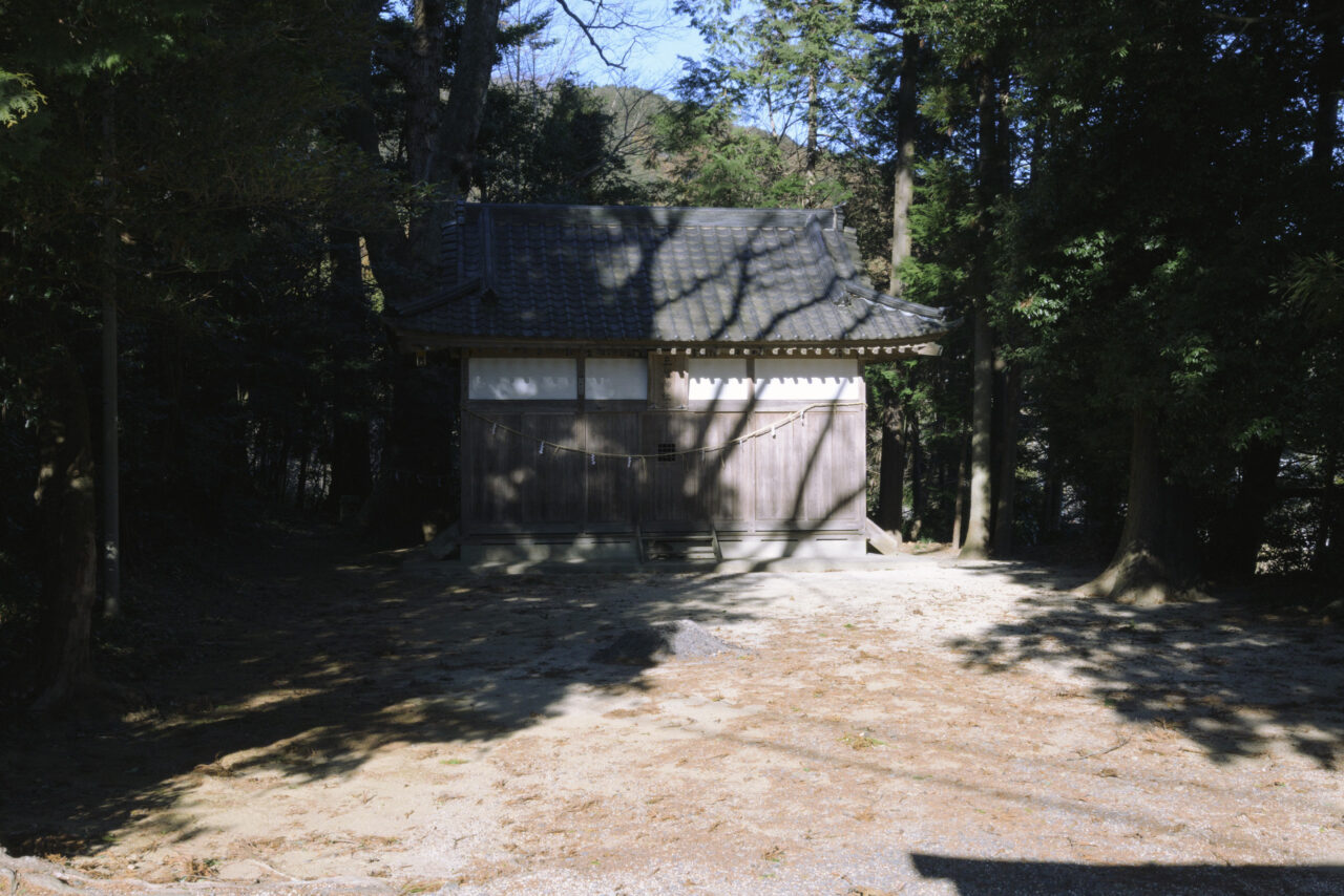 三社神社の境内