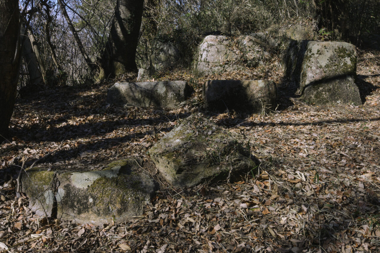 やけに整った石場