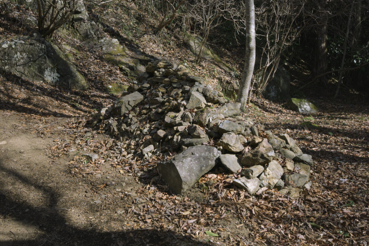田上神社の積石
