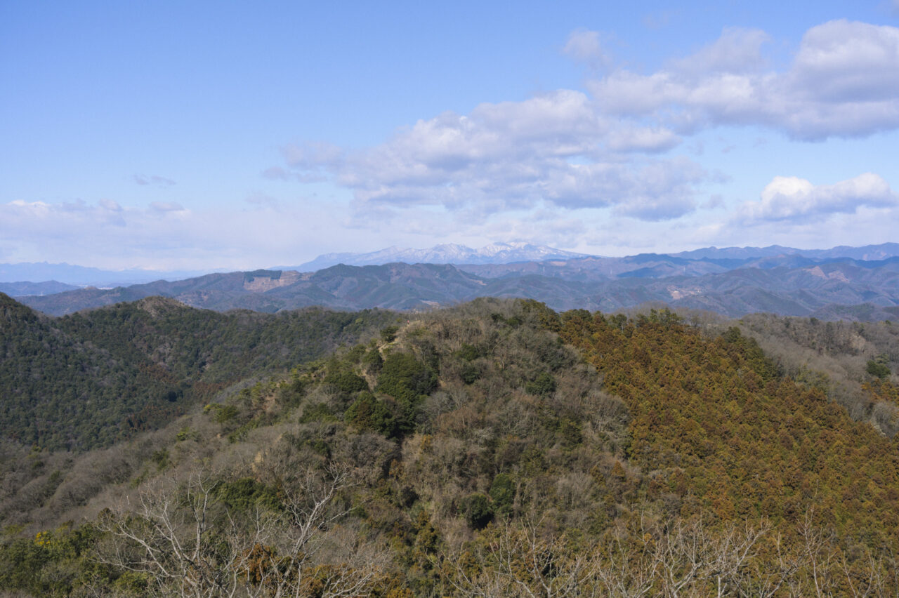 冠雪した赤城山方面を見る