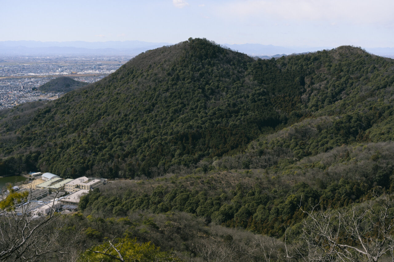 大坊山を眺める