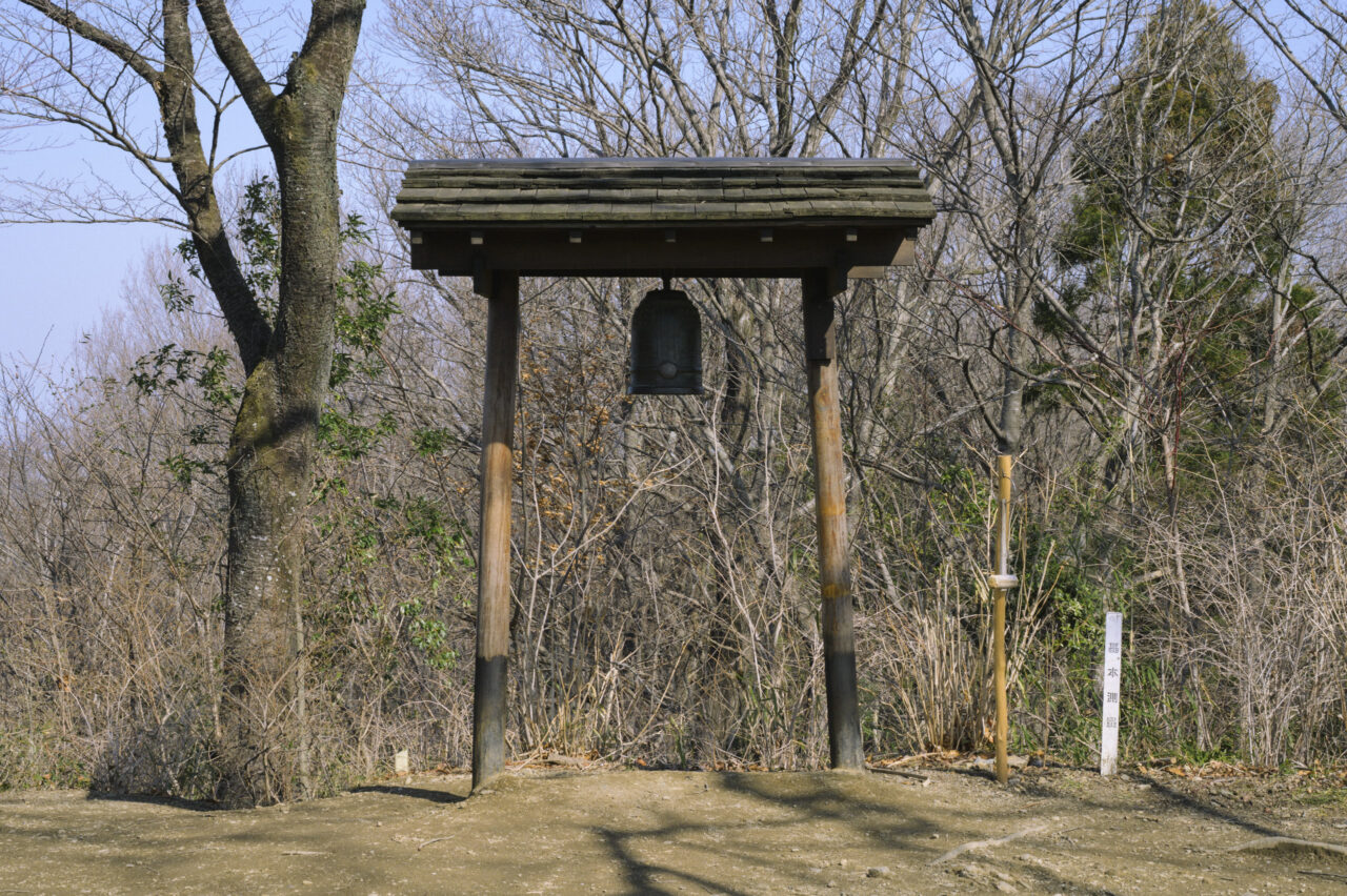 山頂にある釣鐘