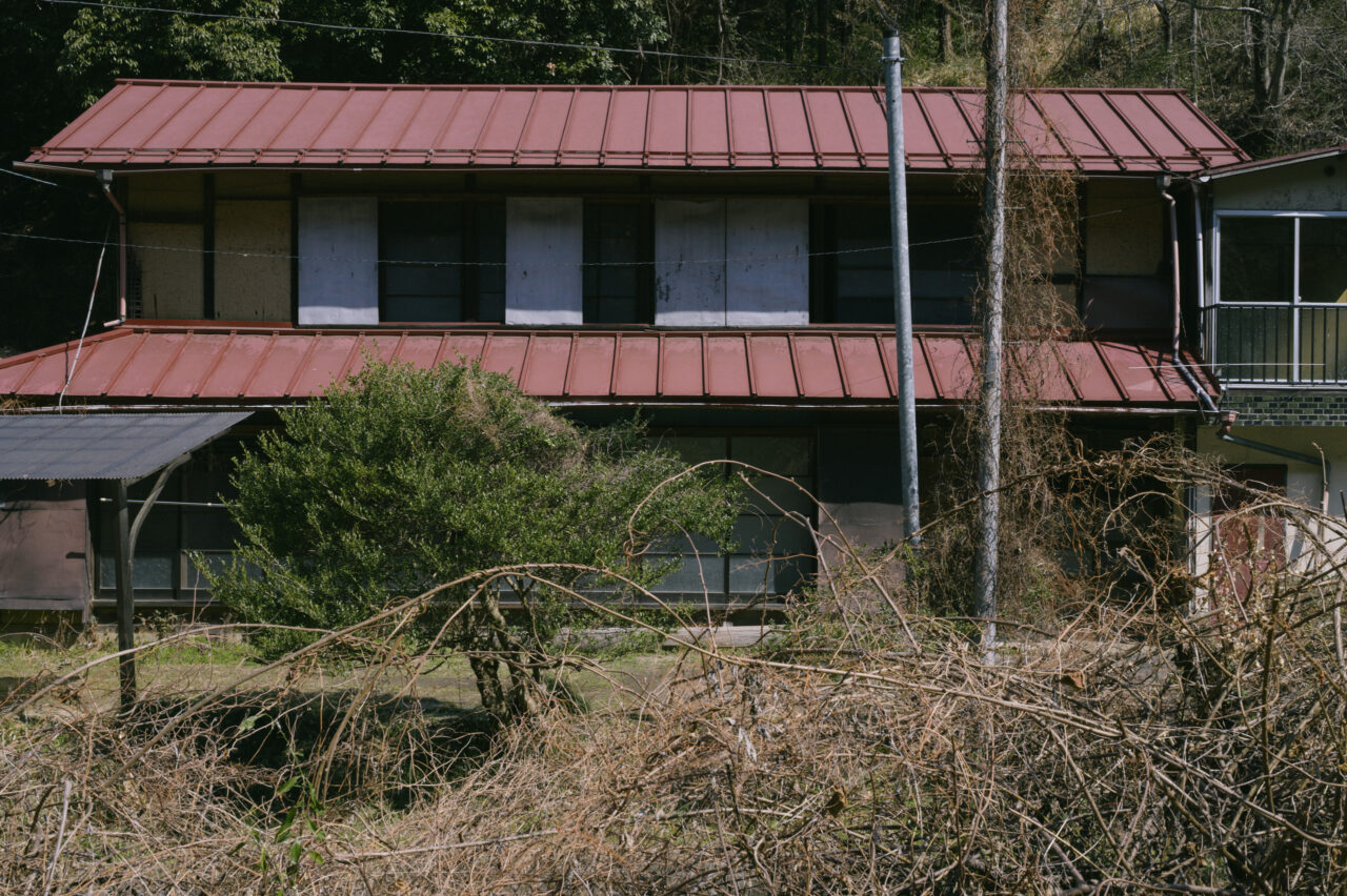 円良田にある古民家廃墟