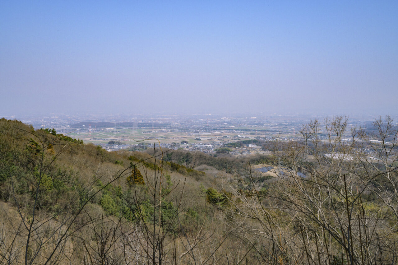 美里町方面を見下ろす