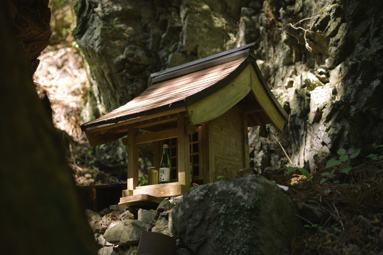 棒ノ嶺登山口付近にある神道式社