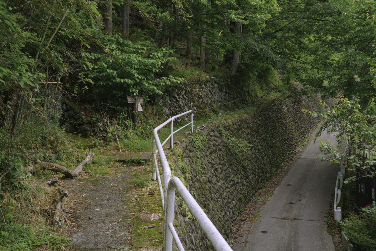 天目山入り口から登山道へ