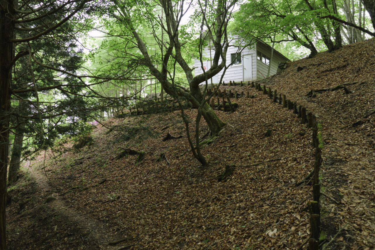 一杯水避難小屋へ戻る