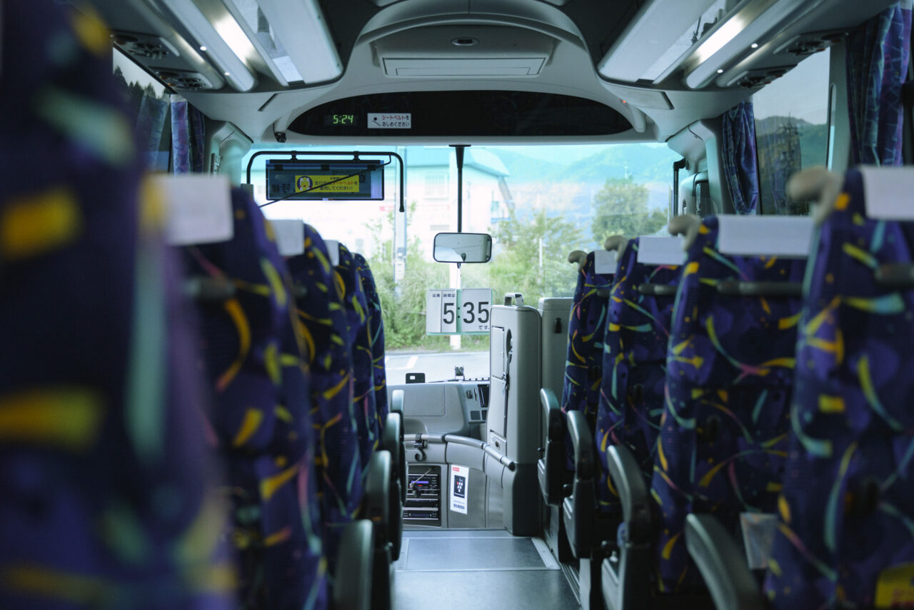 室堂行きバス車内