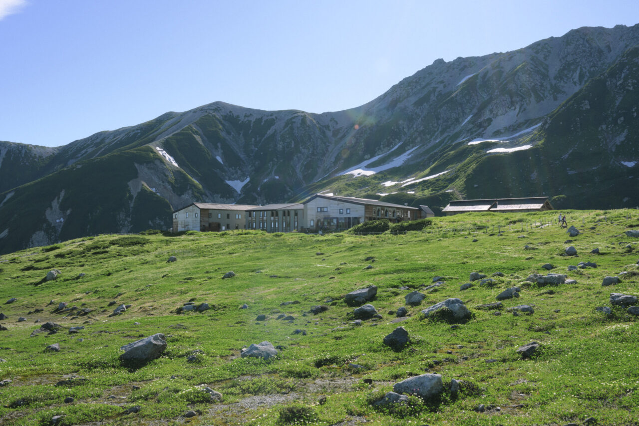 立山室堂山荘方面