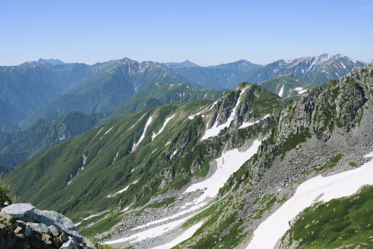 立山から見る北アルプス南部