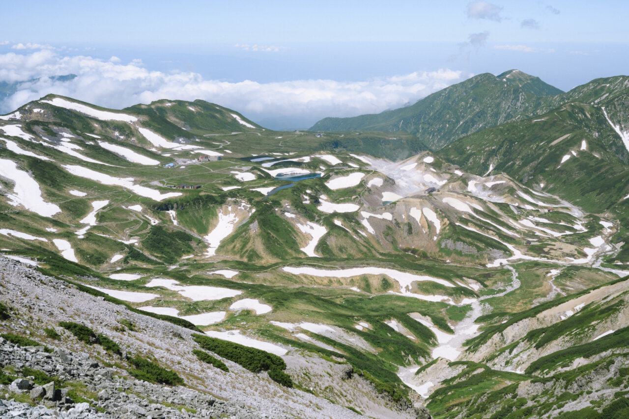 大汝山から見下ろす室堂