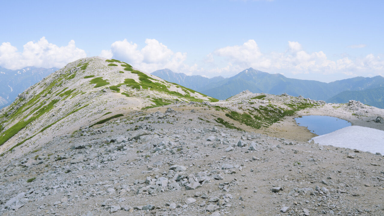 広い別山山頂部