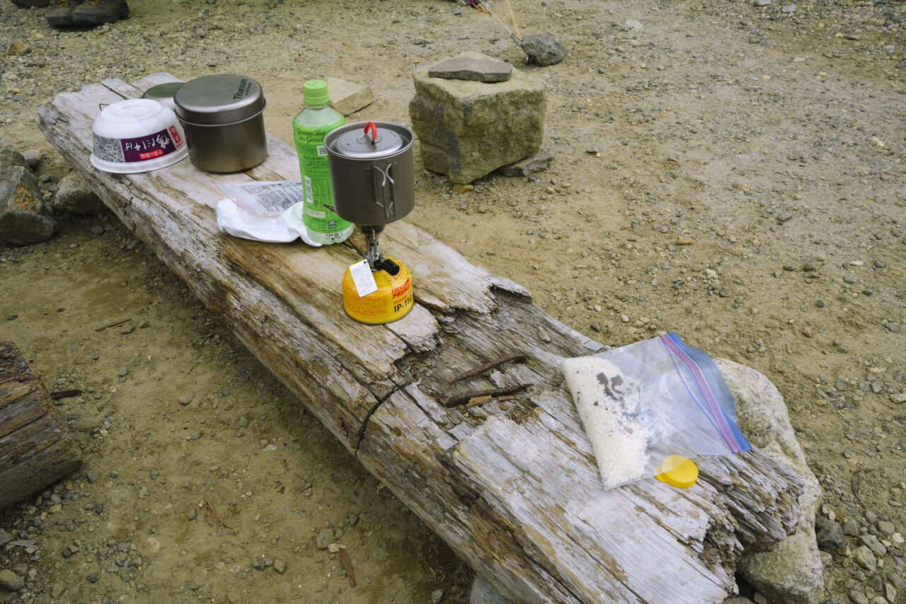 キャンプ場での夕食