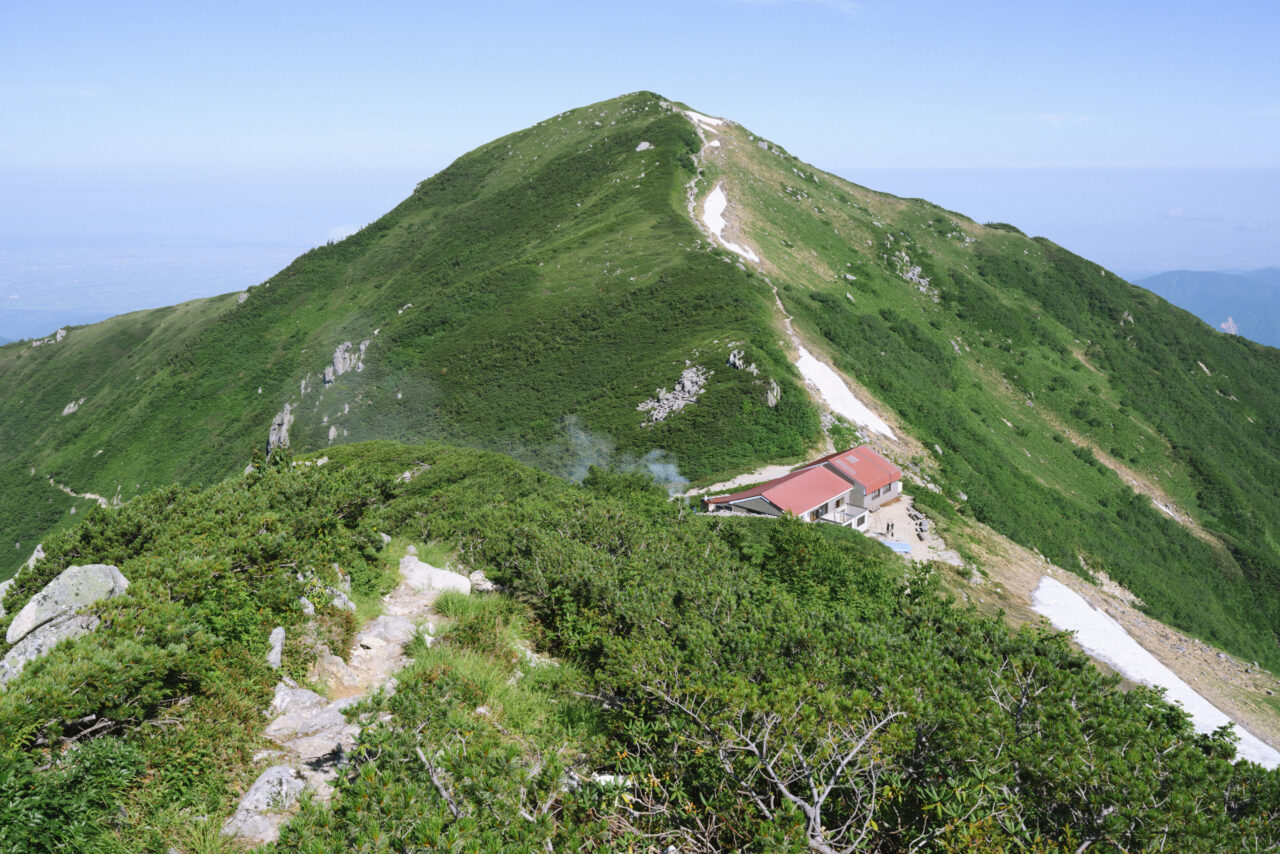 大日小屋と大日岳