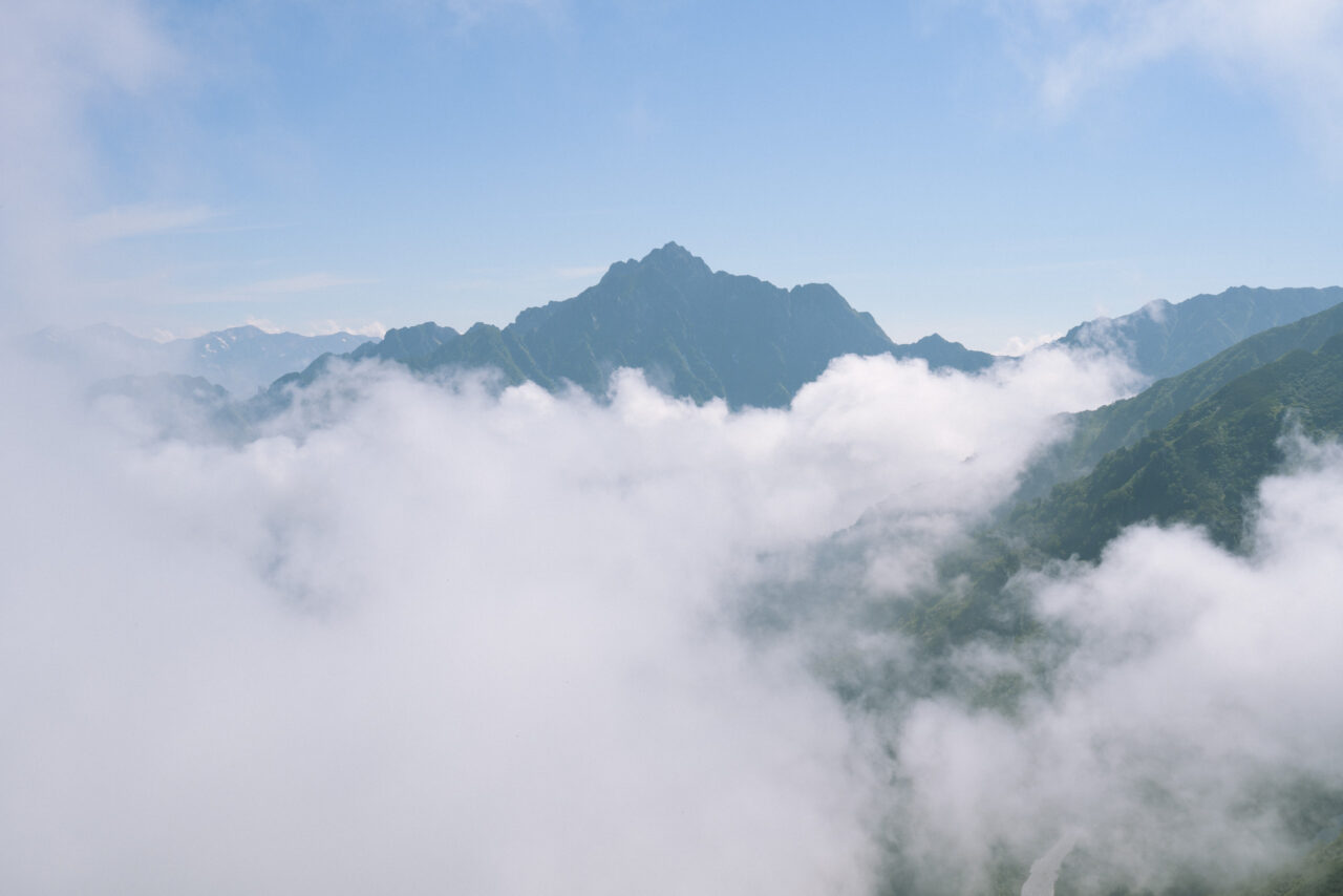 大日岳から見る剱岳
