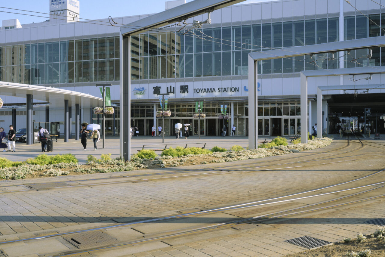 富山駅前