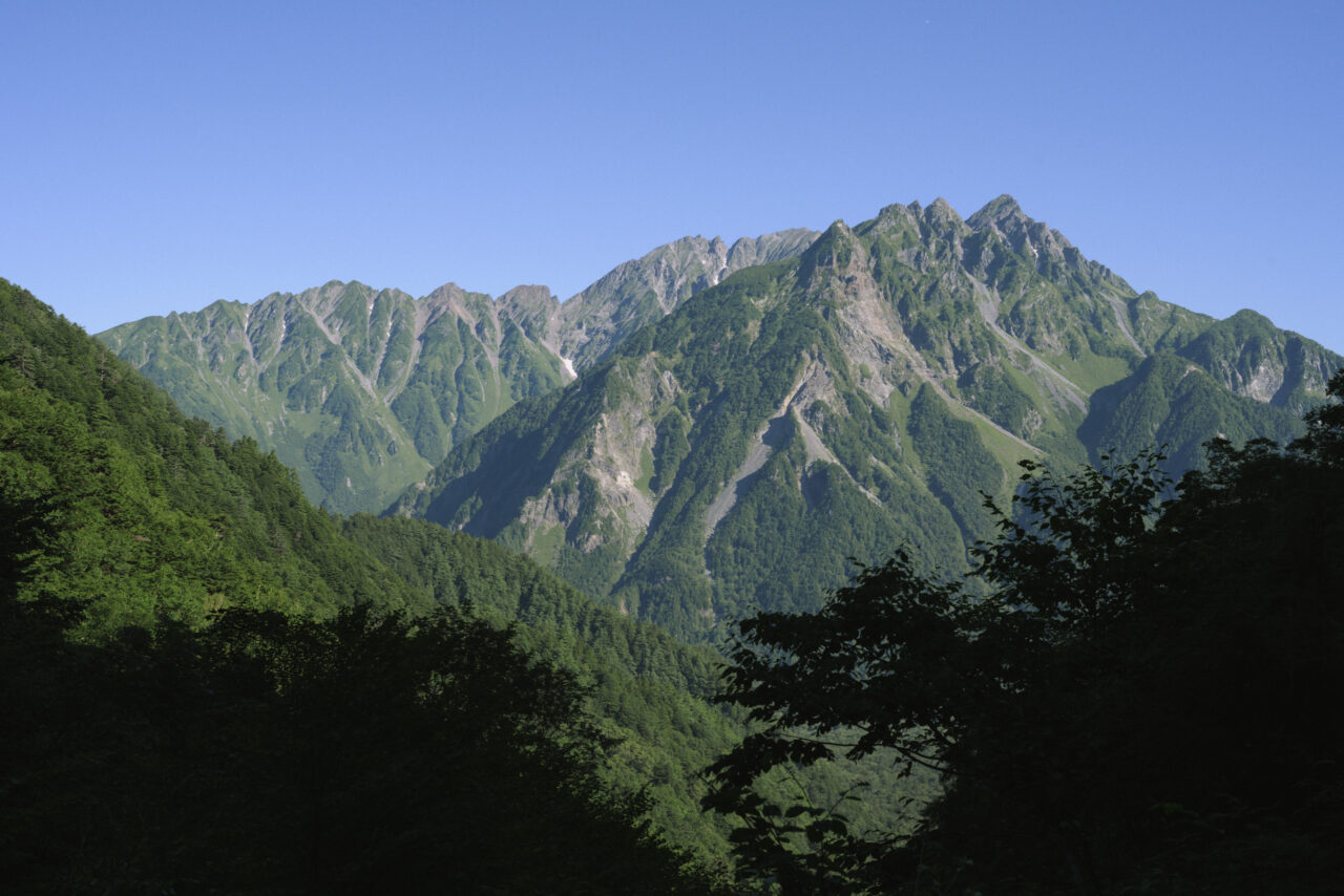 徳本峠登りから見る明神岳