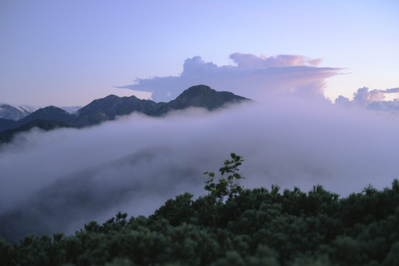 常念岳と積乱雲