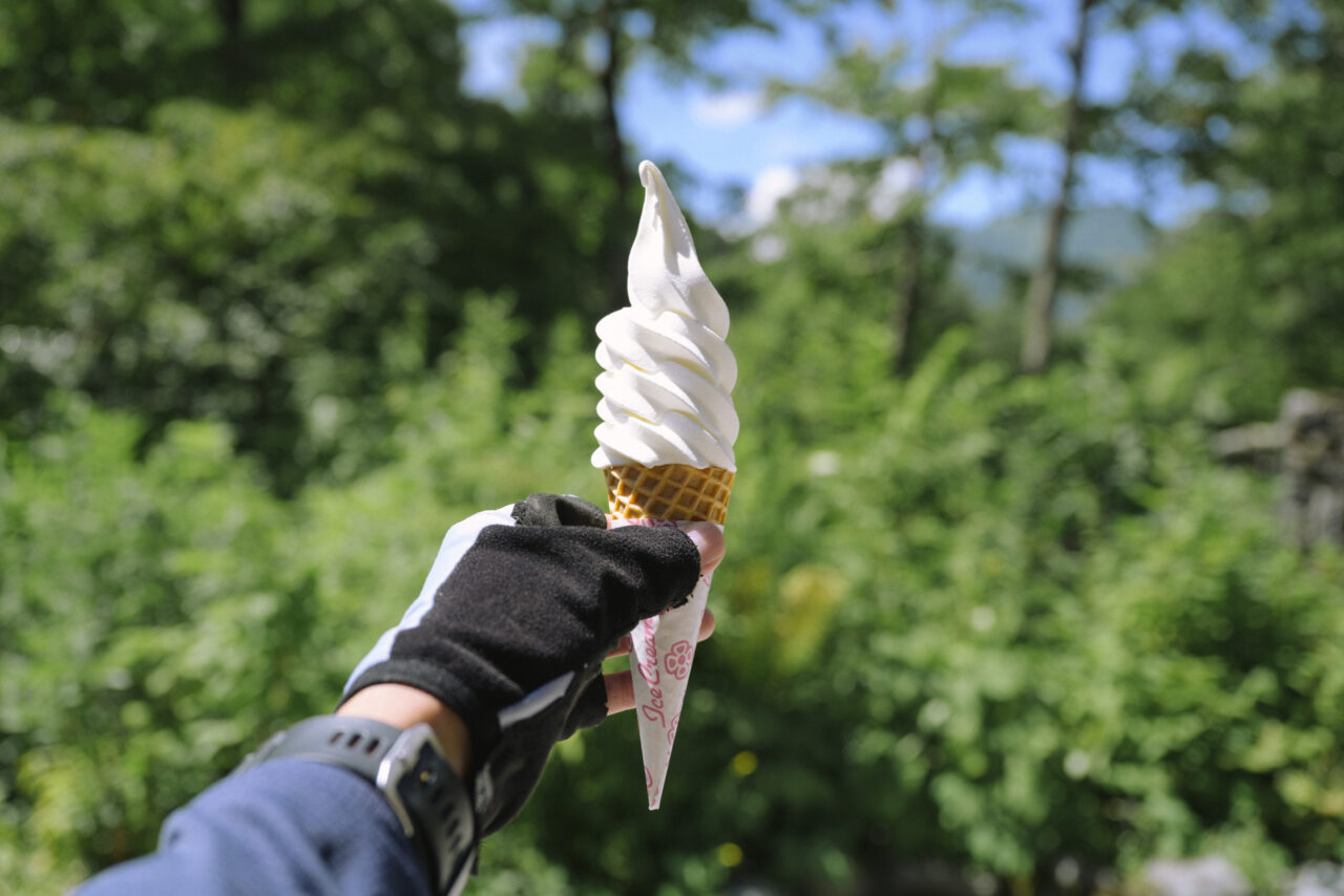 徳澤で食べるソフトクリーム