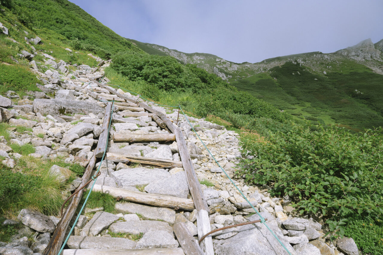 極楽平へ通じる登山道
