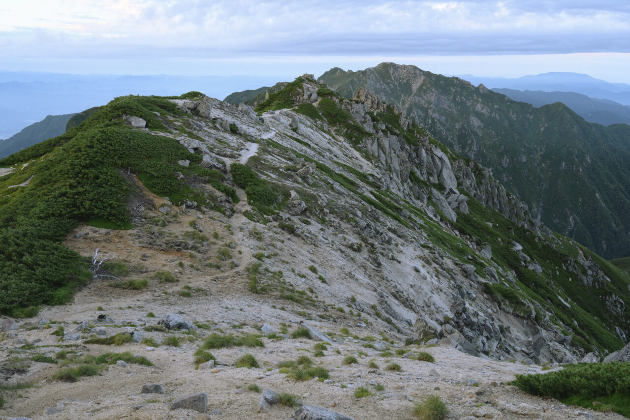 空木岳から見る南駒ヶ岳