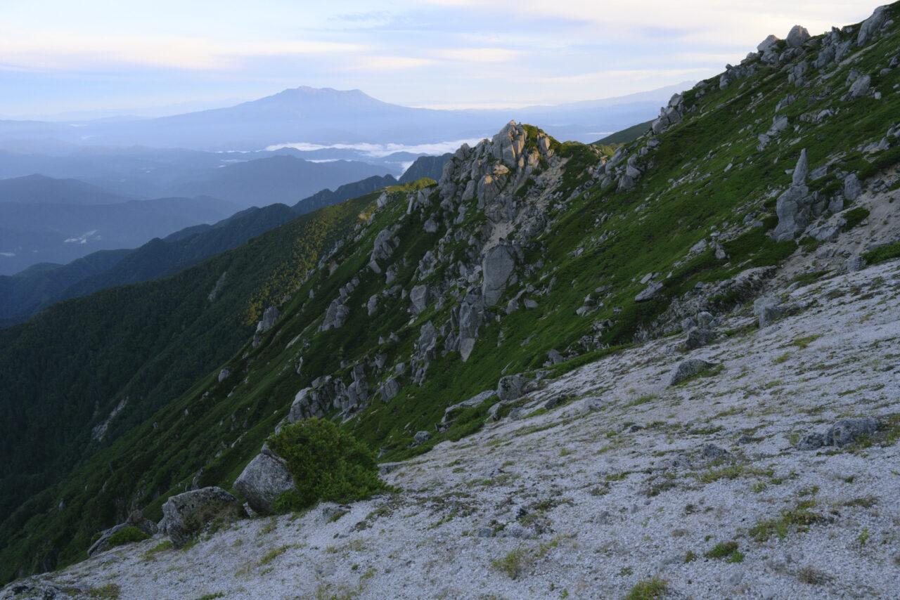 空木岳から見る御嶽山