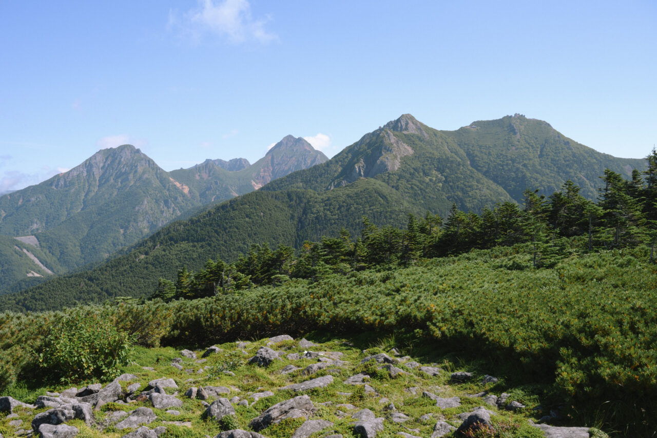 編笠山山頂から見る南八ヶ岳主峰群