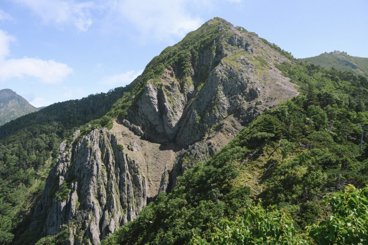 崩壊した西ギボシの山肌
