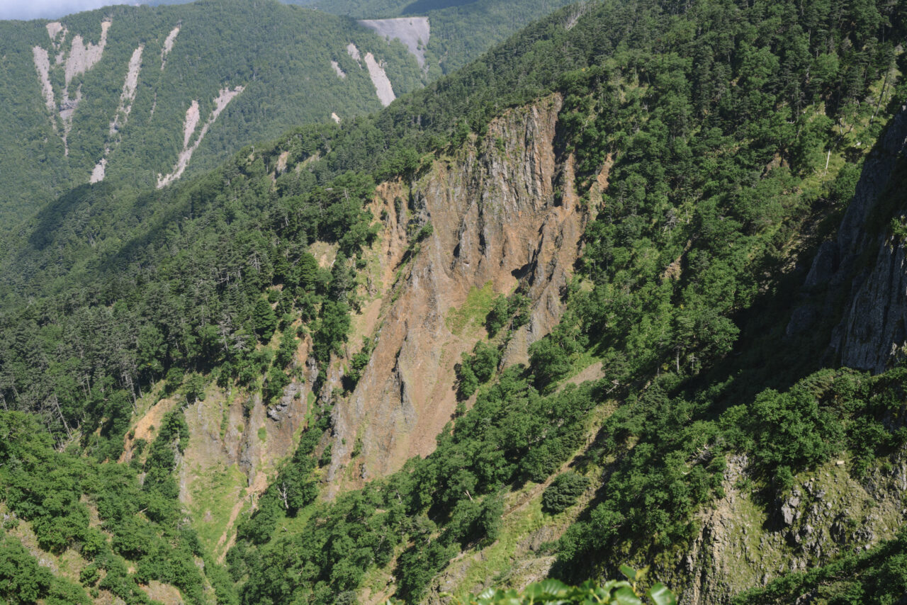 削り取られた山肌