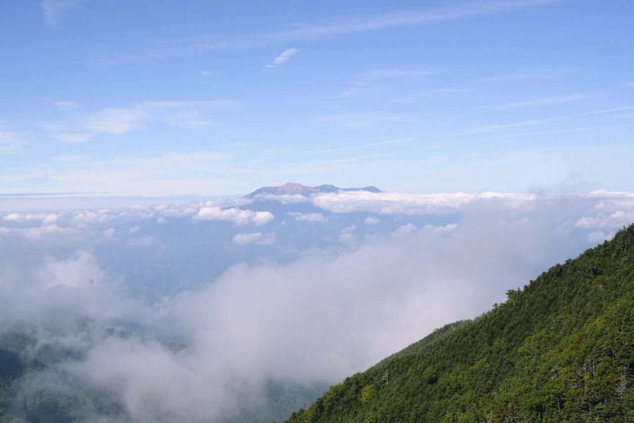 稜線部から見る御嶽山