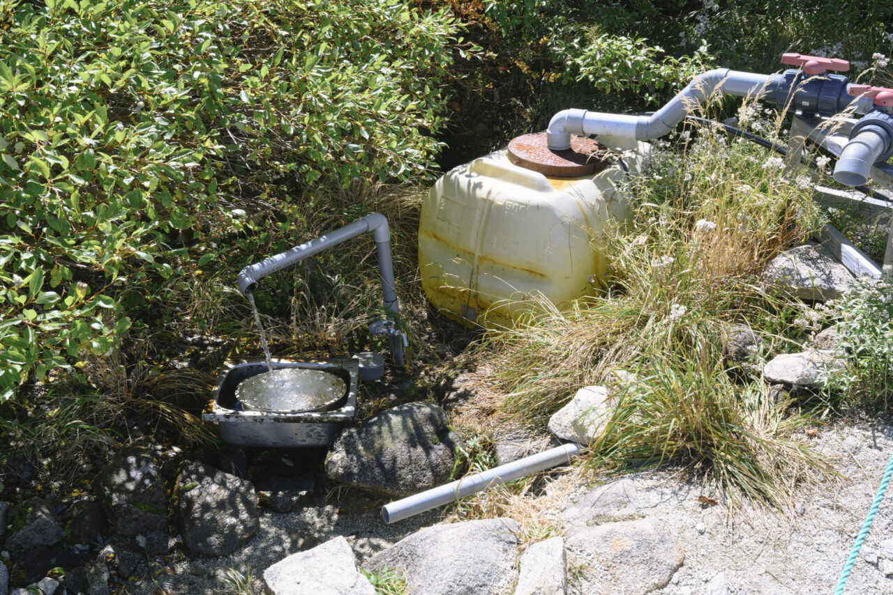 西駒山荘の水場