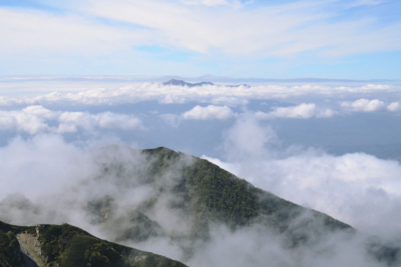 雲に隠れていく御嶽山