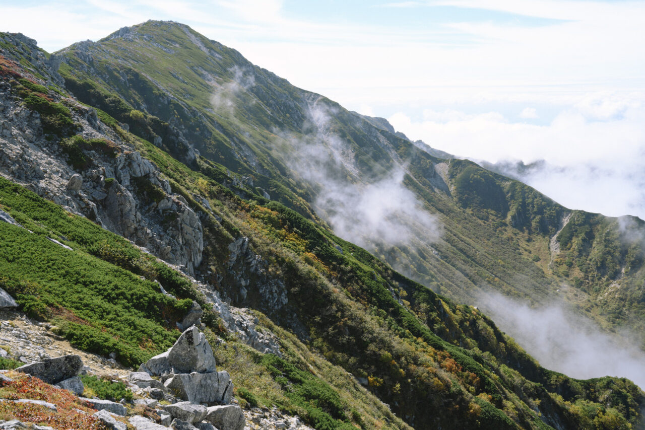 将棊頭山からみる木曽駒ヶ岳の山肌
