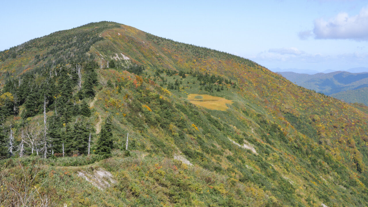 めまうだ湿原と窓明山